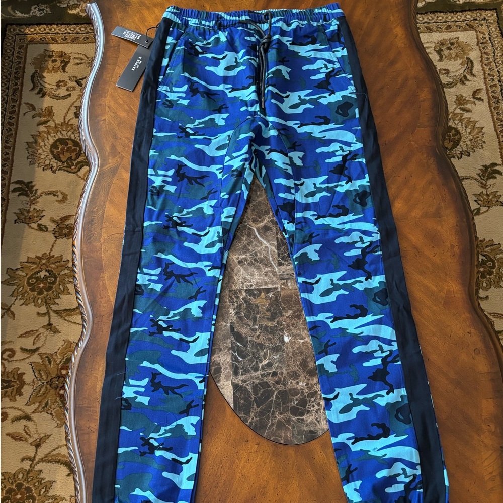 Women’s Blue Camo Joggers Pants size Medium